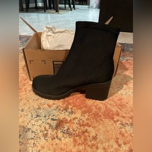 Dirty laundry sock boots size 8